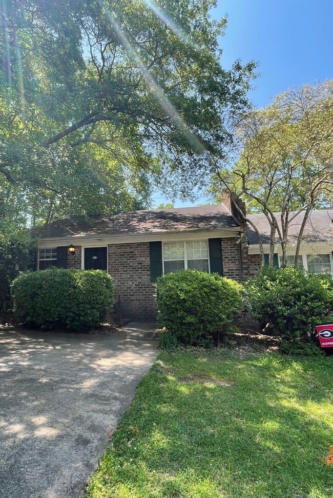 Building Photo - 2 bedroom, 2 bath duplex in Sleepy Creek off Lumpkin Street! Move-in Ready