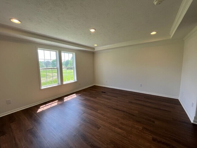 Building Photo - Renovated 4 Bedroom 2 Bath Home for Rent!