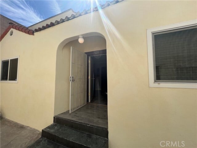 Building Photo - 920 W Las Tunas Dr