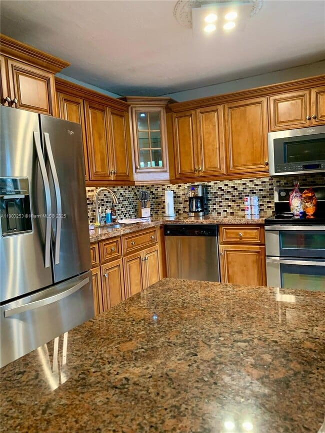 Building Photo - 671 NE 195th St