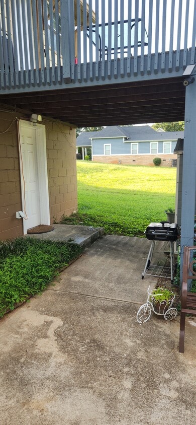 Rear Ground Entry - 3388 Harrison Rd
