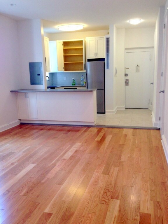 Foto principal - 209 E 66th St