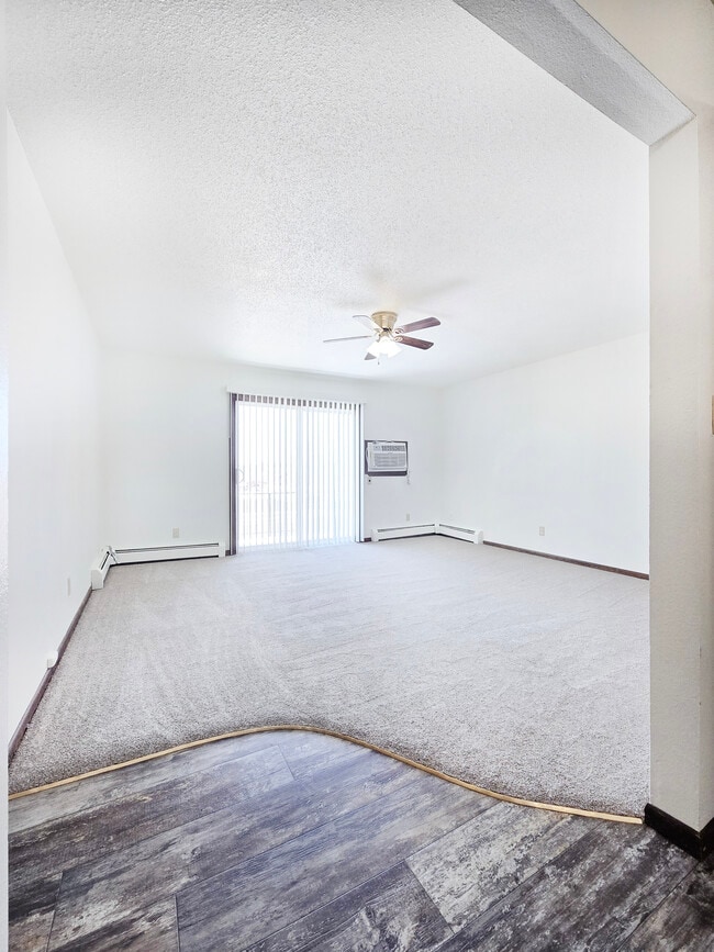 Building Photo - 1015 12th St