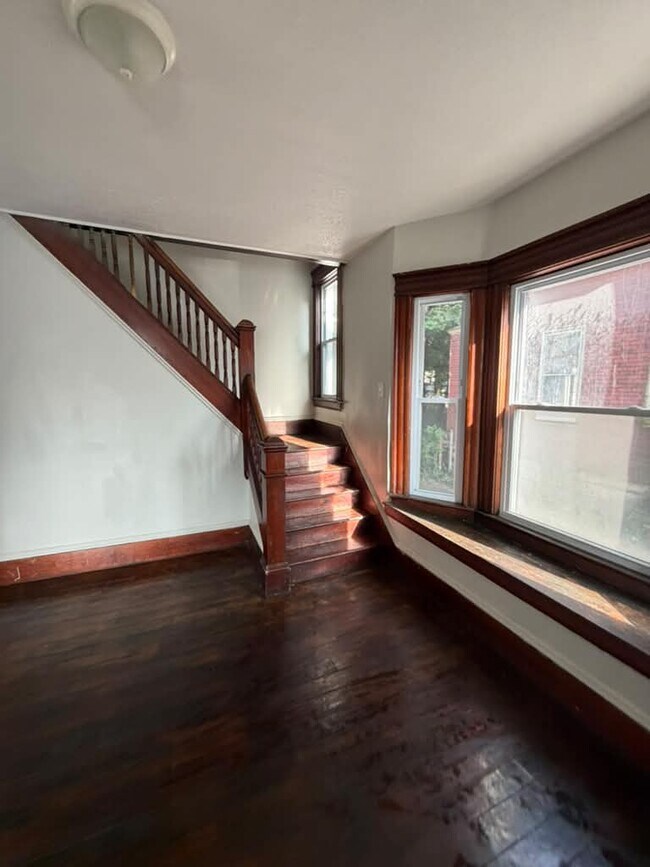 Building Photo - 1439 E 110th St