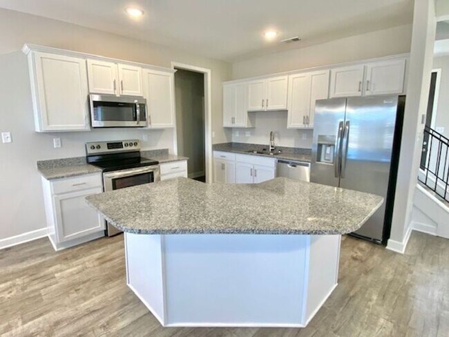 Foto del edificio - Now Leasing a 4 bedroom 2.5 bath home in W...