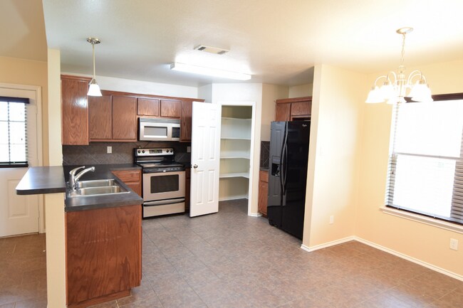 Foto del edificio - 1205 Dixon Cir