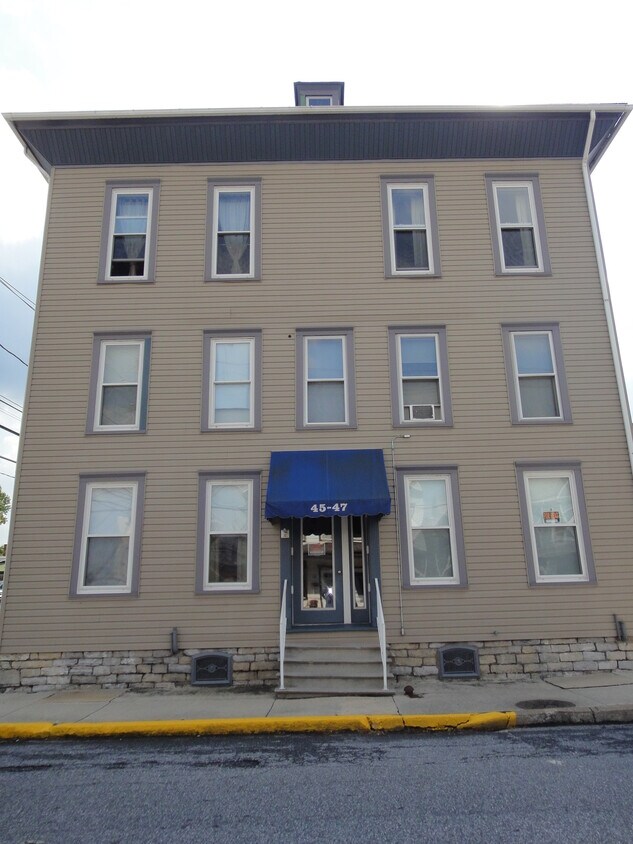 45 East High Street, Hummelstown, PA 17036 Apartments in Hummelstown