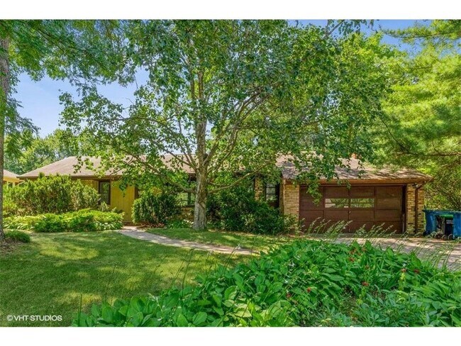 Foto del edificio - 5121 Blossom Ct