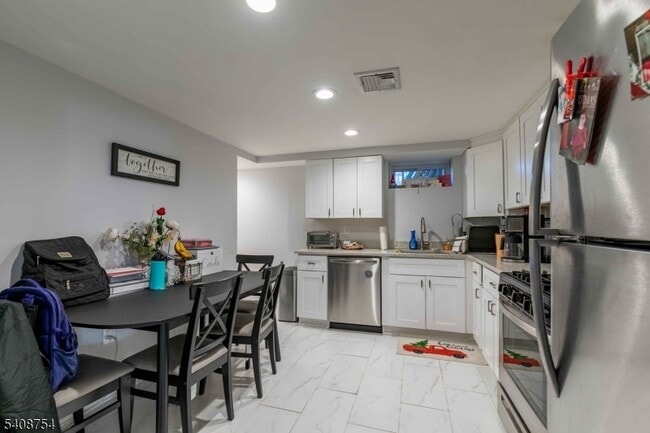 Foto del edificio - 126 Riverside Ave