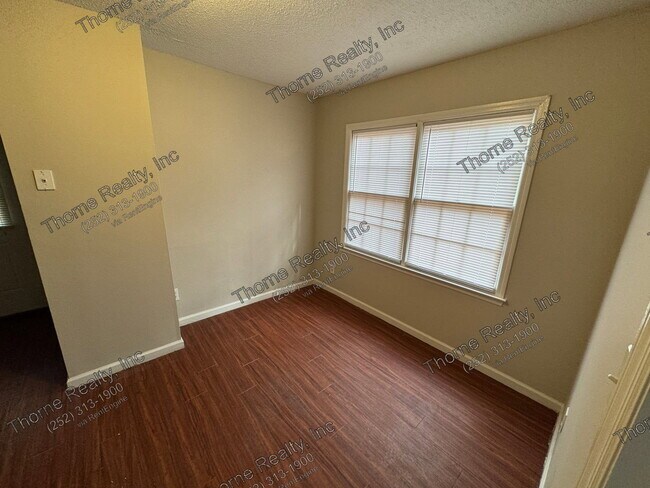 Foto del edificio - 2255 Sherwood Ave