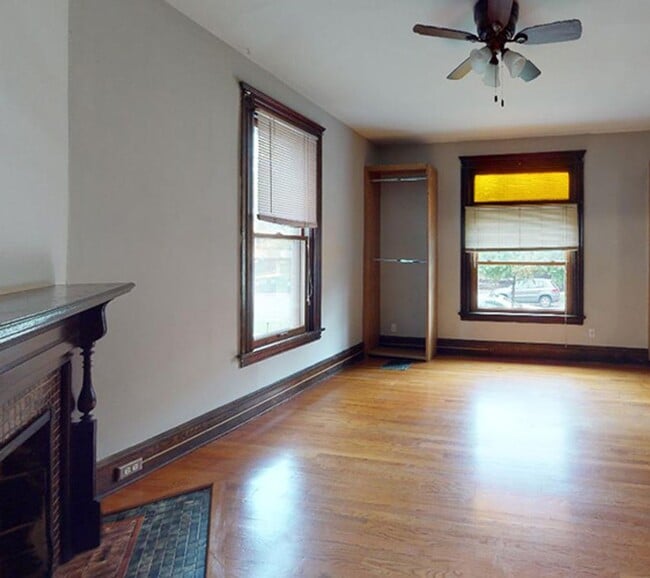 Building Photo - Dinkytown 6 Bedroom House