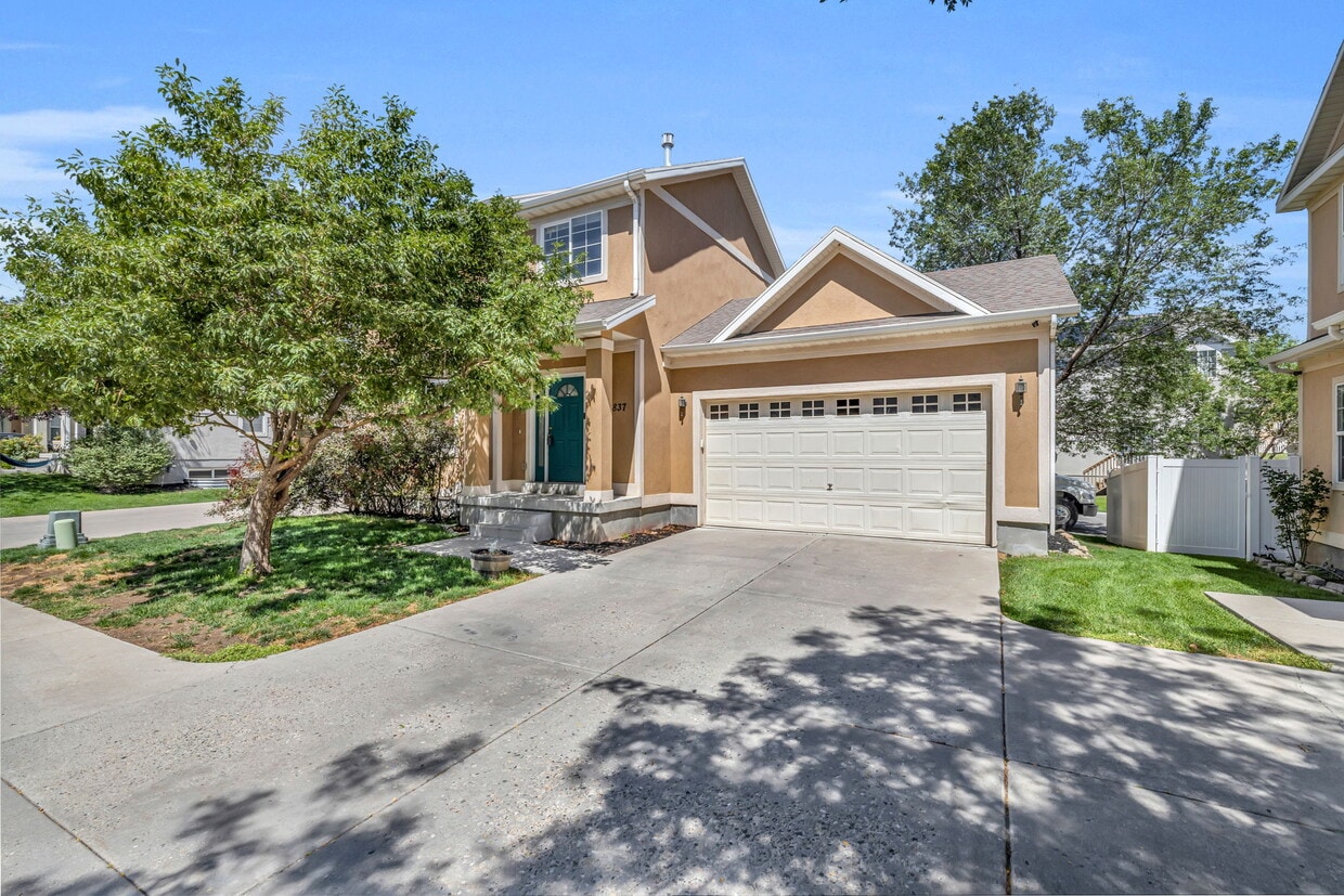 Primary Photo - 6837 Bottlebrush Ln