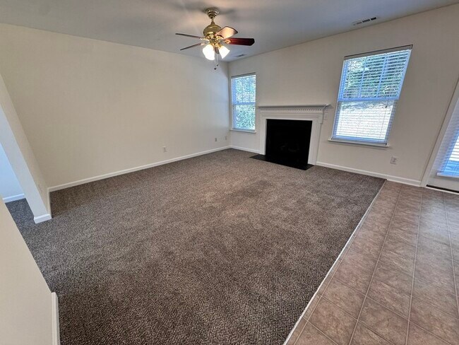 Foto del edificio - Classic 4-Bedroom Home in McKinley Mill
