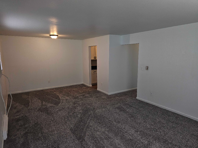 Foto del edificio - 5856 Highview Dr