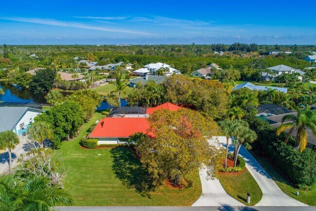 Building Photo - 2341 NW Bay Colony Ct