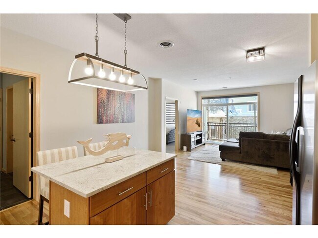 Foto del edificio - 301 Oak Grove St