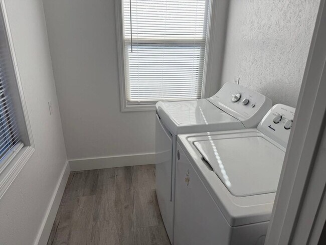 Foto del edificio - 185 Moss Ln