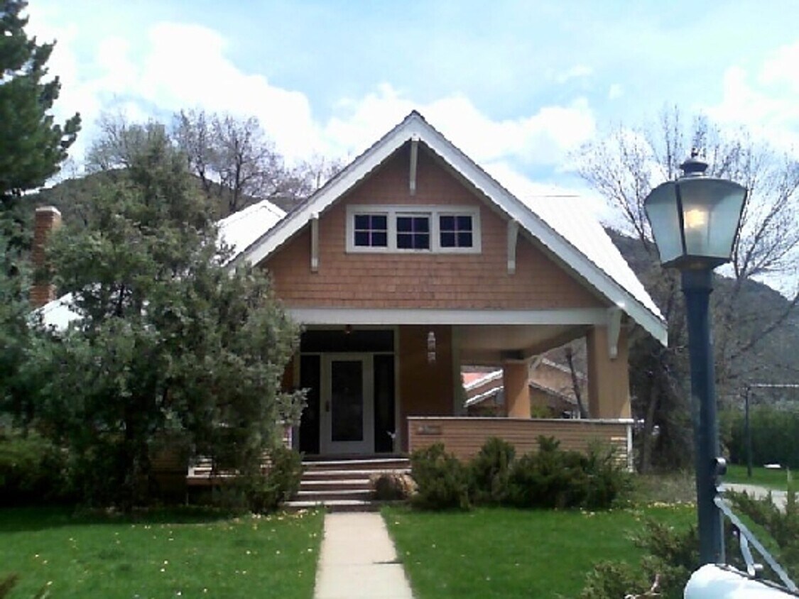 Primary Photo - 2826 S Grand Ave