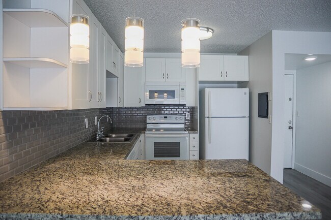 Foto del edificio - 8005 Lake Dr