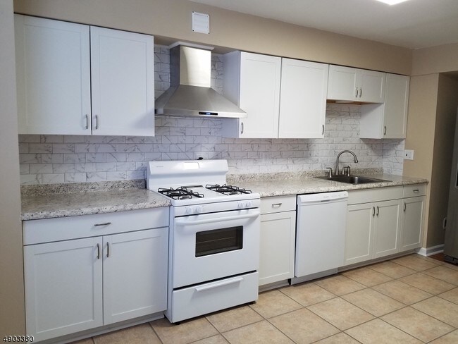 Foto del edificio - 603 Maple Hill Dr