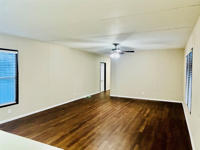 Foto del edificio - 21694 Dogwood Dr