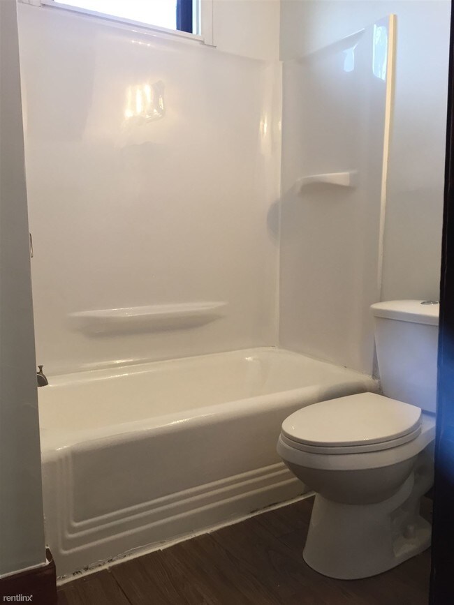 Building Photo - 1 br, 1 bath  - 211 N Washington St Apt 33