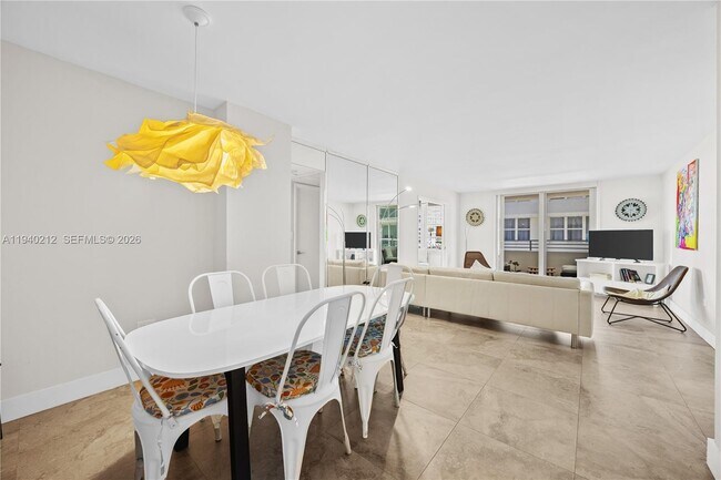 Foto del edificio - 5555 Collins Ave