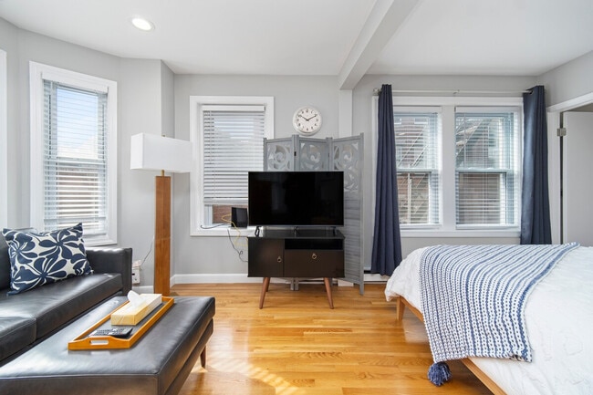 Building Photo - 350 North St