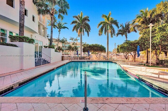 Foto del edificio - 7900 Harbor Island Dr