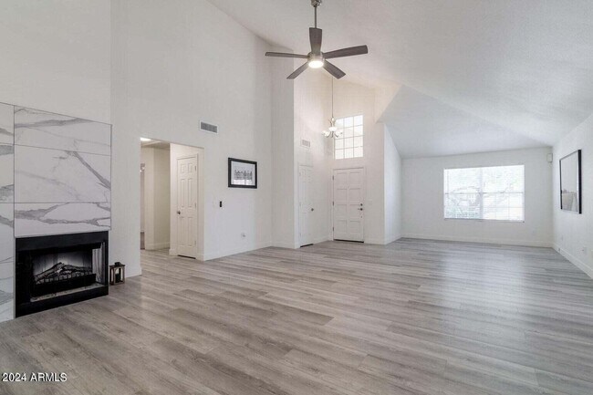 Building Photo - 3247 E Wildwood Dr