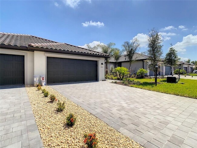 Foto del edificio - 15925 Clear Skies Pl