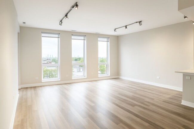 Foto del edificio - 1554 N Talman Ave