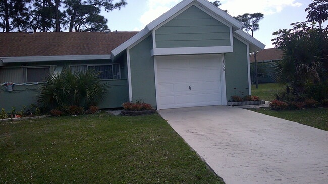 Building Photo - 1350 SE La Haven Ct