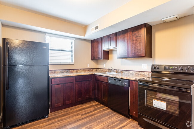 2BR, 1.5 BA - 1100 SF - Silver Springs