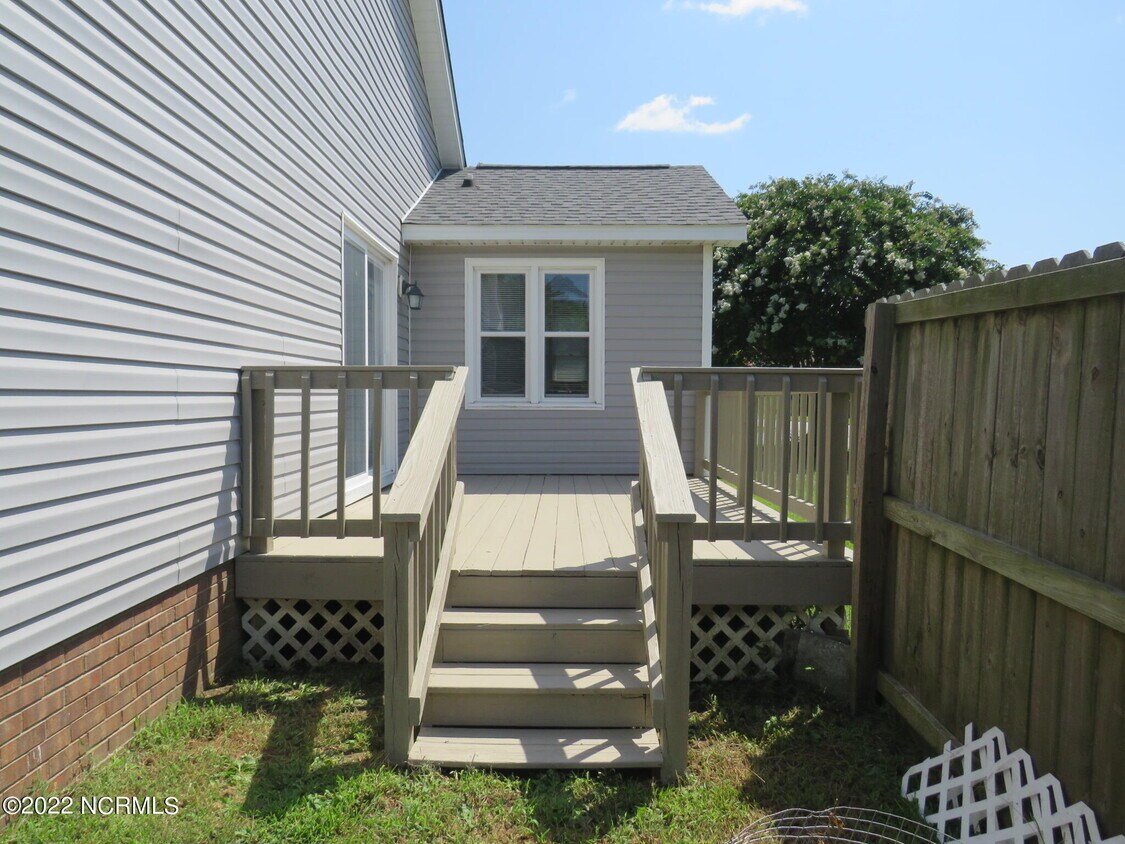 Building Photo - 807 N Dogwood Ln