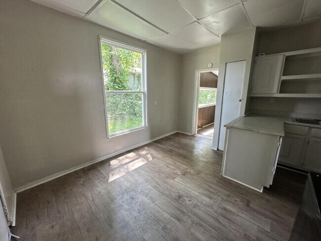 Foto del edificio - 315 W Hickory St