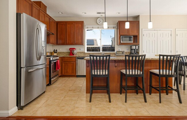 Building Photo - 4499 Mira Loma Dr