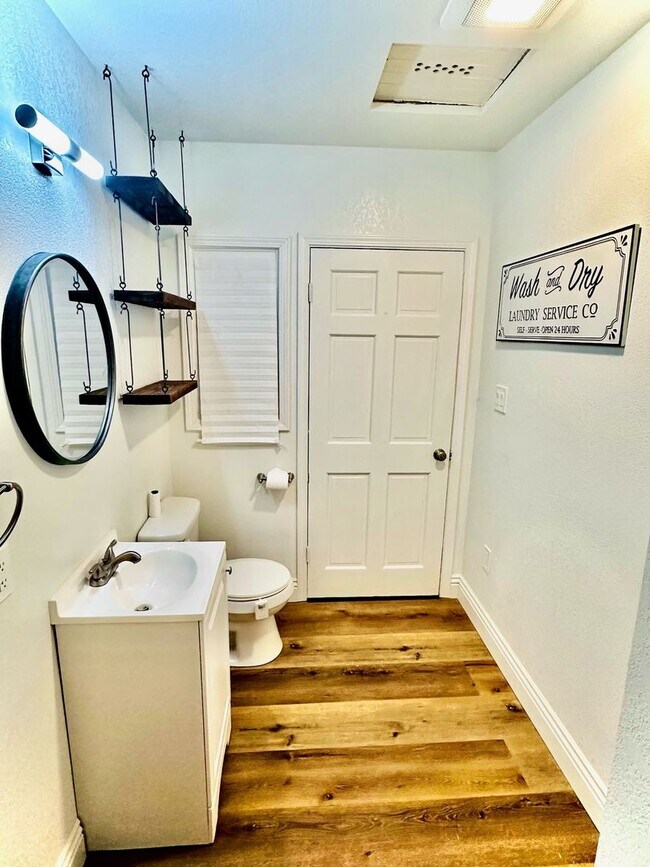Foto del edificio - Charming and Rustic Single-Family 3Bed/1.5...