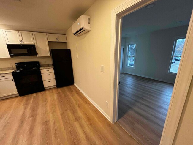 Foto del edificio - 529 E Grand River Ave