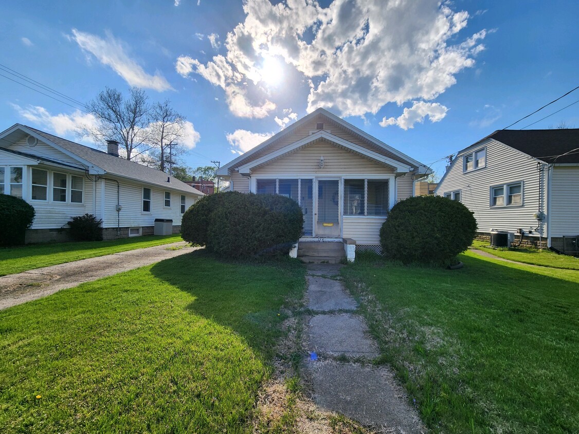 Primary Photo - 127 Keller St