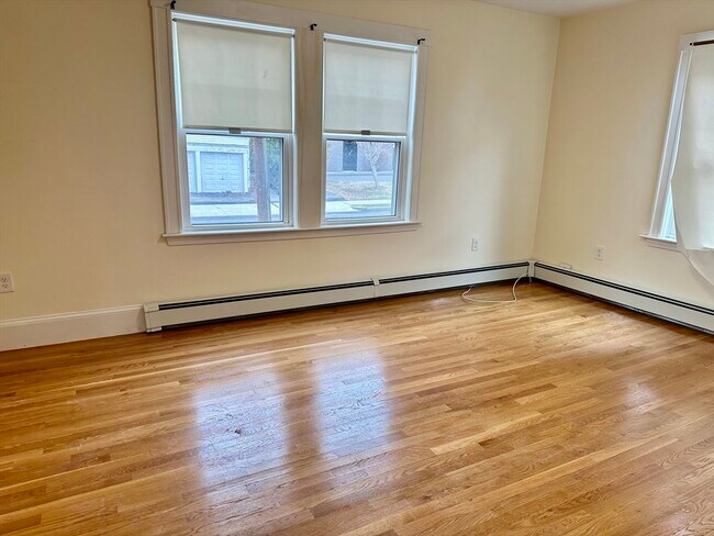 Foto del edificio - 24 Brook Rd