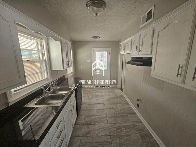 Building Photo - 1592 Dearing Rd