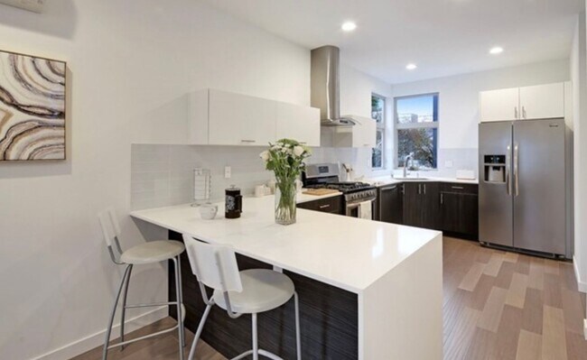 Foto del edificio - Ballard Townhome