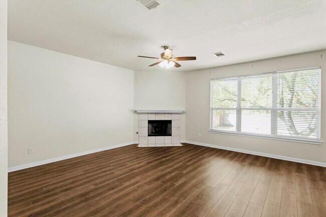 Foto del edificio - 3112 Burks Ln