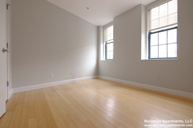 Building Photo - 490 Harrison Ave