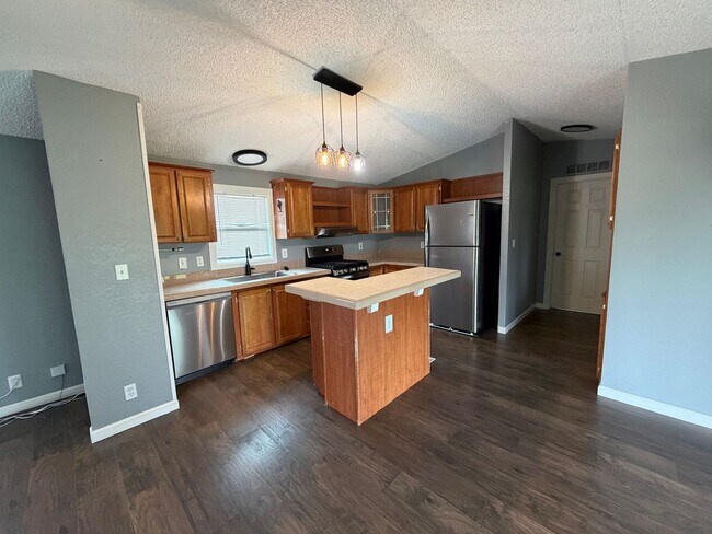 Foto del edificio - 3 Bed 2 Bath Home on 1 Acre for RENT