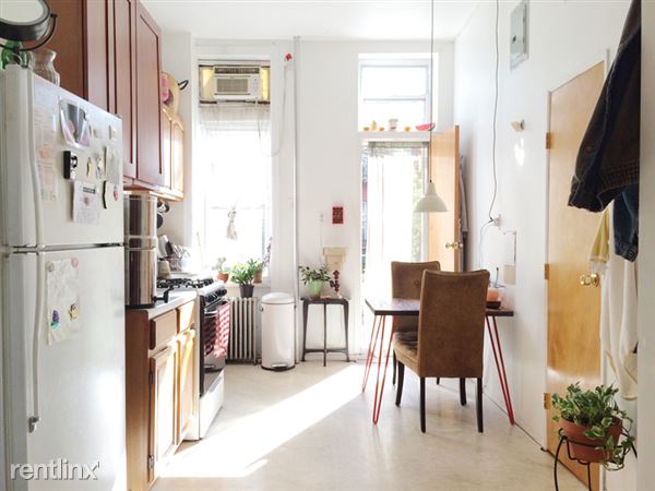 Primary Photo - 106 Greenpoint Ave