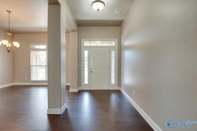 Foto del edificio - 512 Summer Cove Cir NW