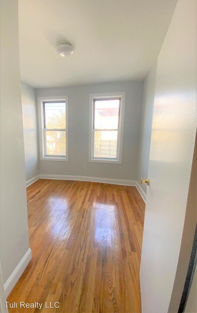 Foto del edificio - 3 br, 1 bath Apartment - 4536 Park Avenue ...