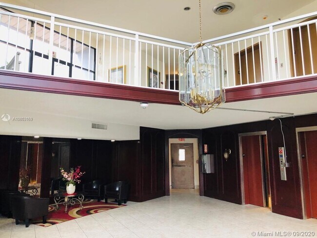 Foto del edificio - 2025 NE 164th St